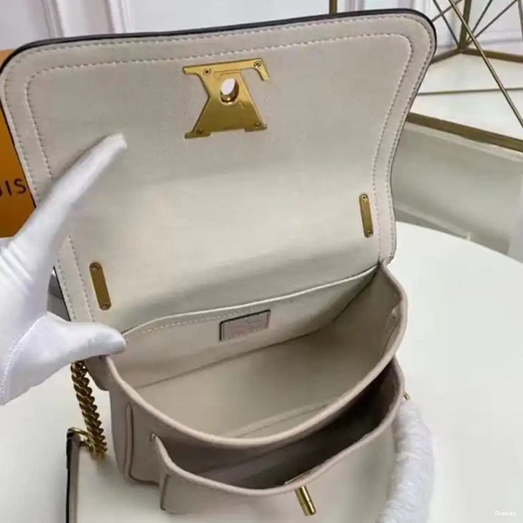 2302HT0046 Bag LV 0717